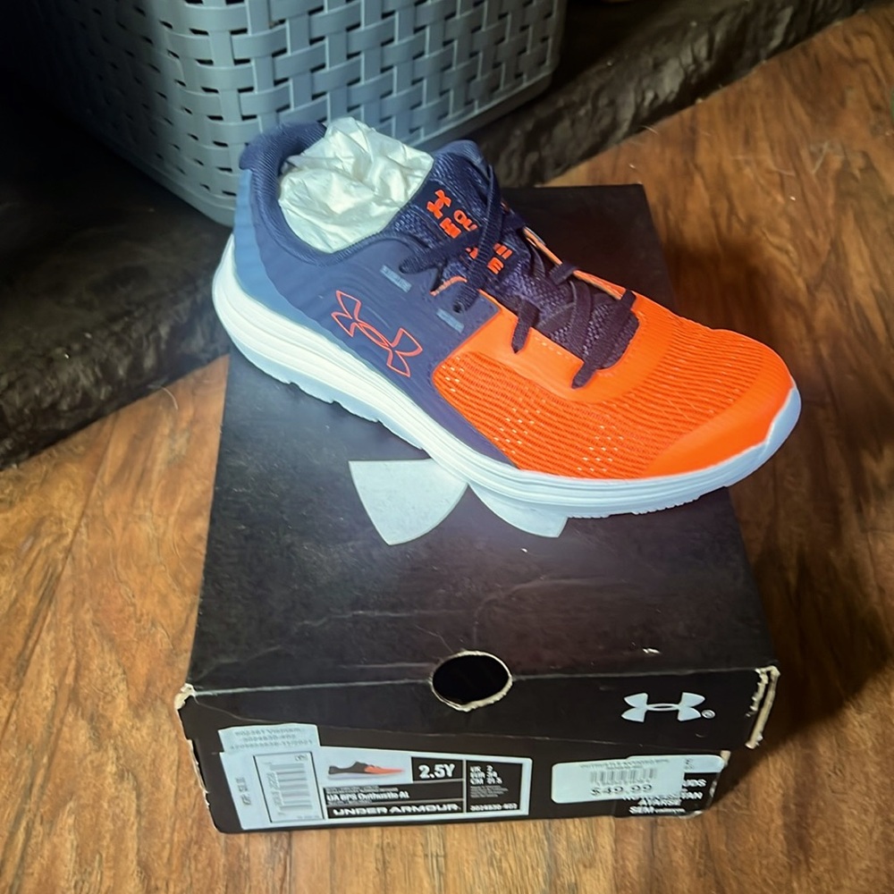 Kids Under Armour shoes size 2.5y NEW